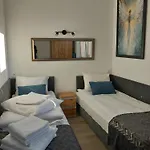 Pod Skrzydlami *