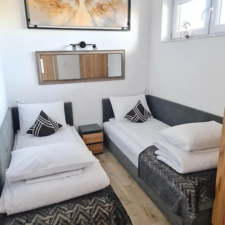 Pod Skrzydlami Apartman *